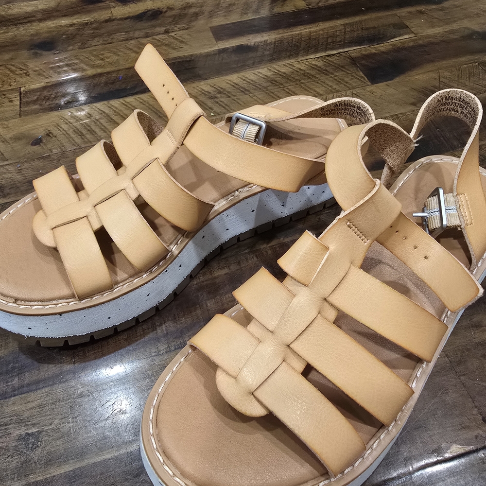 Universal Thread Tan Platform Sandals - image 2